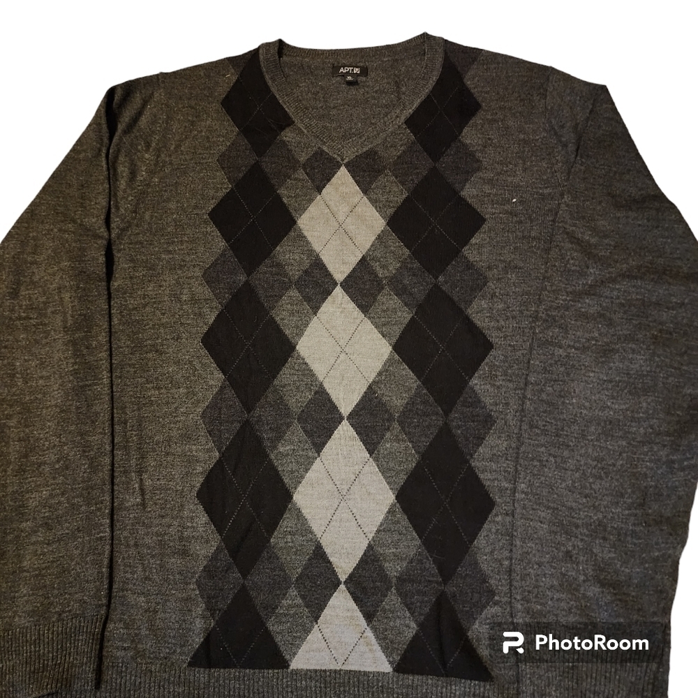 Men's Apt. 9 V-Neck Argyle Black and Gray Sweater Size XL EUC